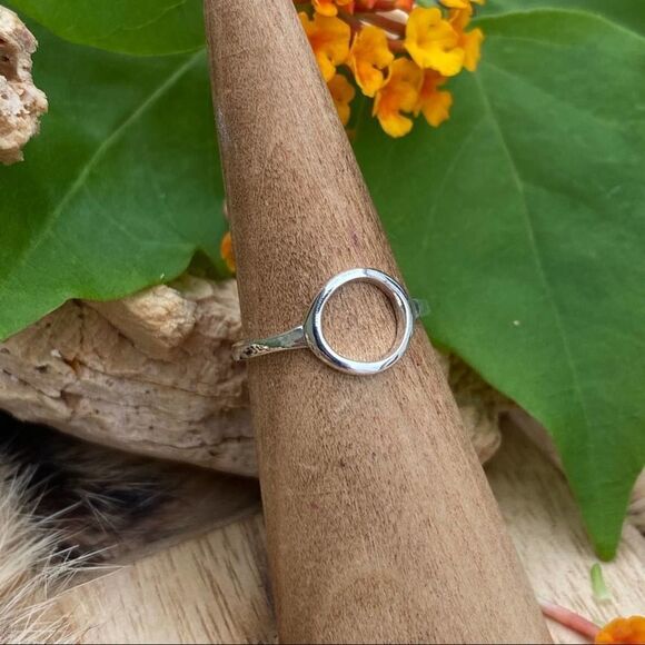 Small Open Circle Sterling Silver Ring Size 7 - Picture 3 of 5